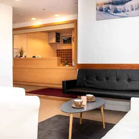 Pmr 2 Pers Avec Balcon Sud-est Et Acces Piscine, A 300m Des Pistes - Fr-1-504-341 Apartment *