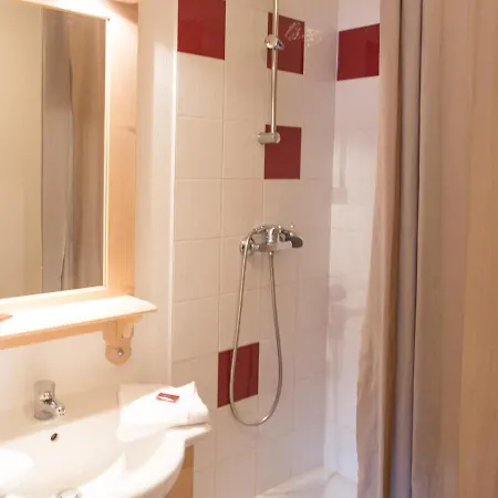 Pmr 2 Pers Avec Balcon Sud-est Et Acces Piscine, A 300m Des Pistes - Fr-1-504-341 Apartment